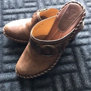 Brown leather Frye clogs.